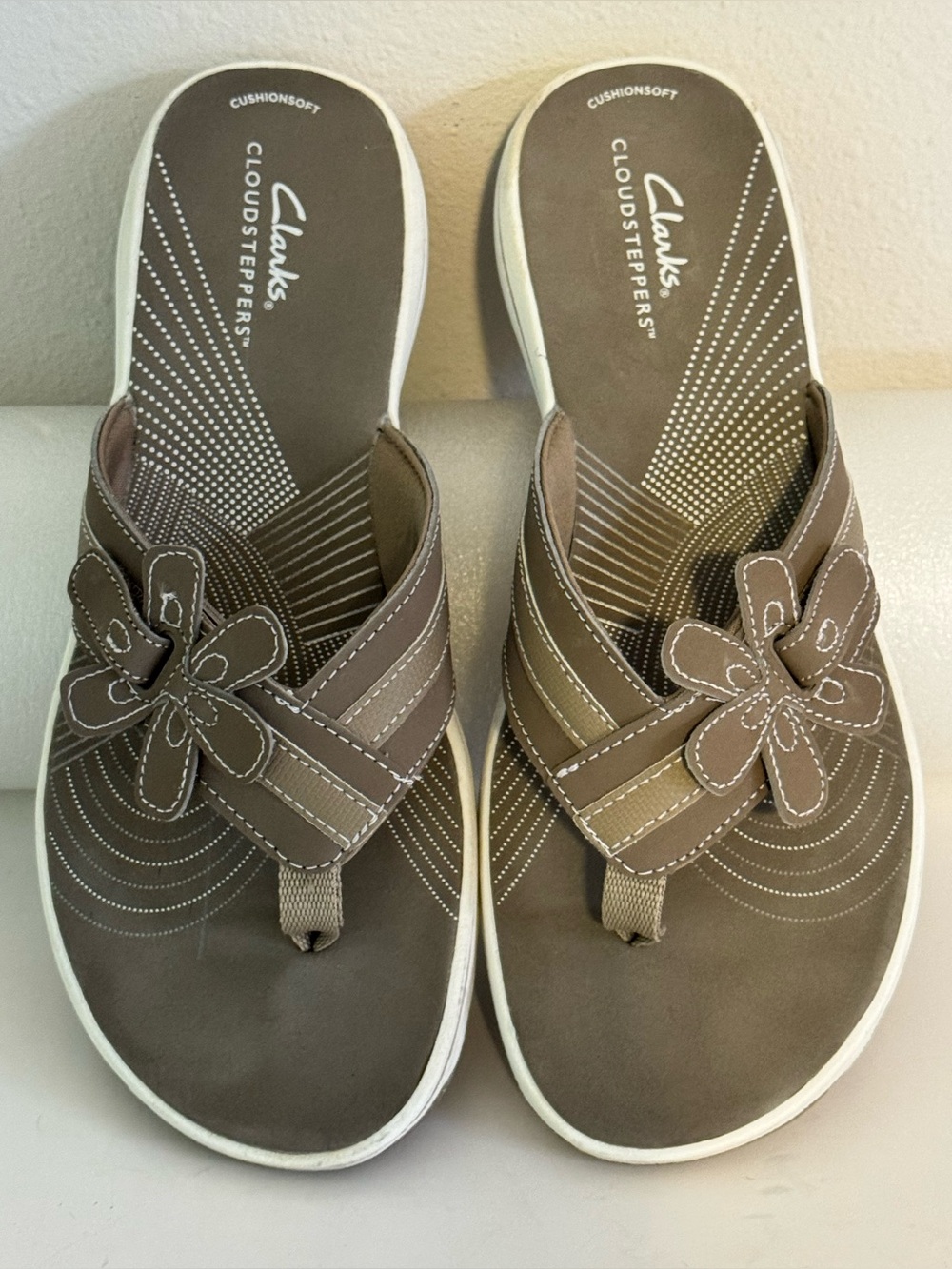 Clarks Women’s Cloudsteppers Brinkly Flora Thong Flipflop Sandals Size 9M
